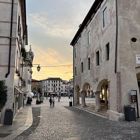 Ponte Vecchio, Elegante Appartamento A Due Passi Dal Centro Bassano del Grappa Exterior foto